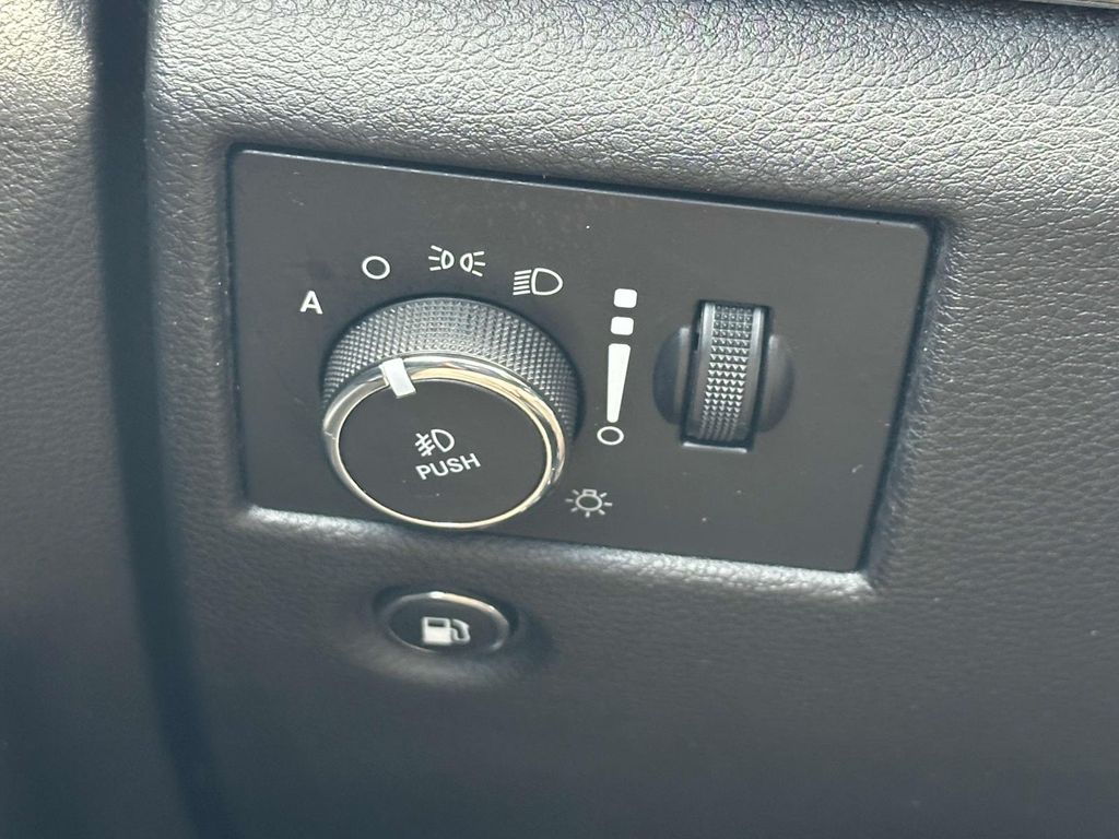 2018 Jeep Grand Cherokee Limited Edition 16