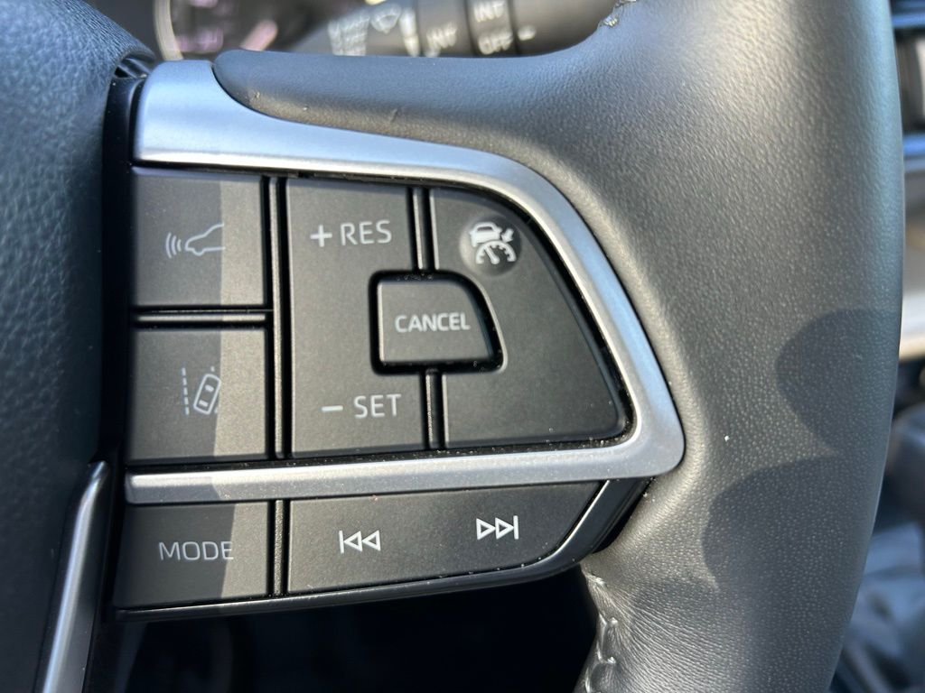 2024 Toyota Highlander XLE 26