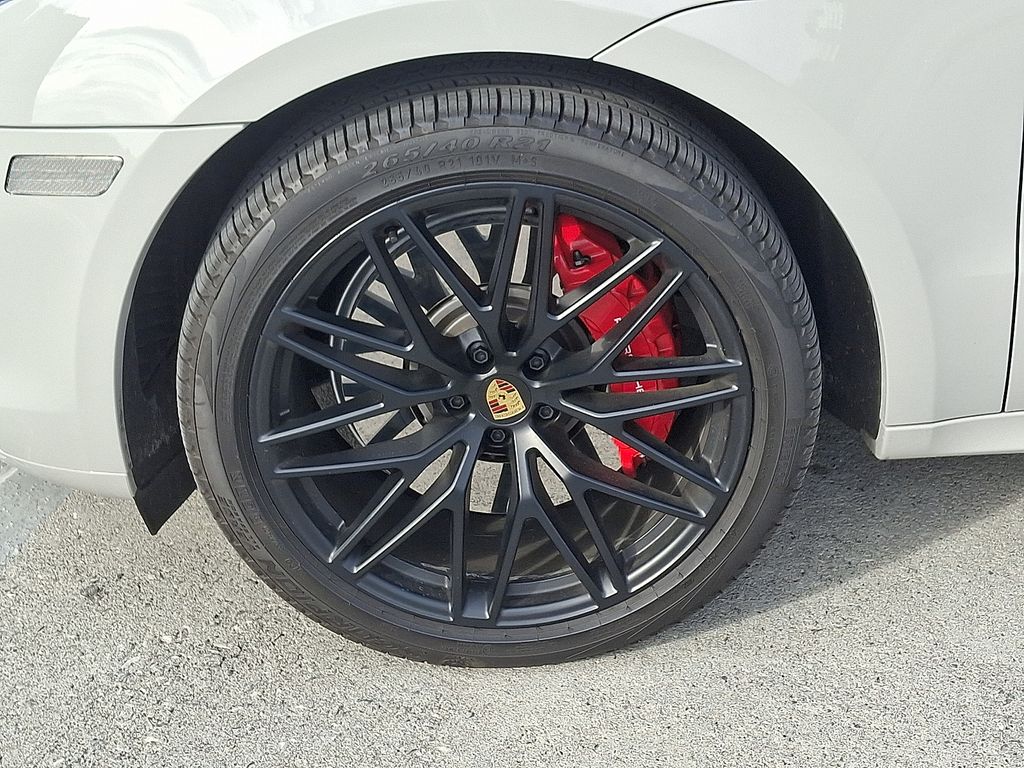 Thumbnail: 2025 Porsche Macan - 10