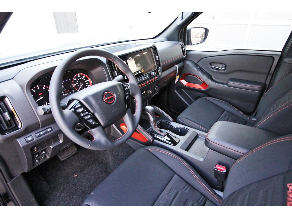 2025 Nissan Frontier PRO-4X - 11