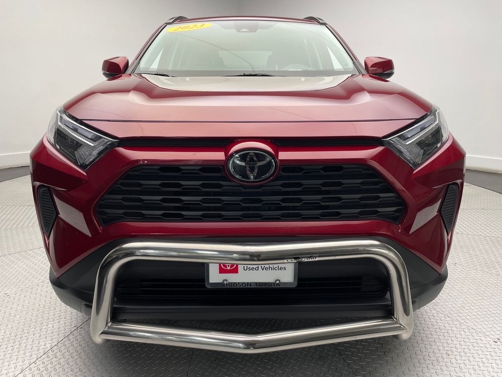 2023 Toyota RAV4 XLE 2