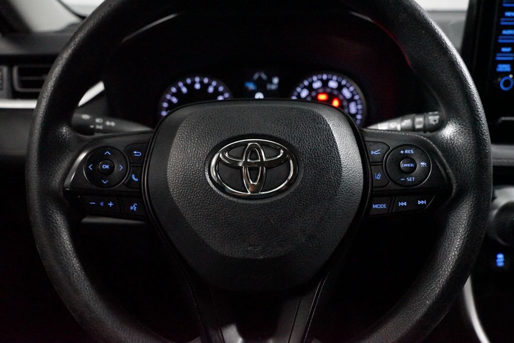 Thumbnail: 2022 Toyota RAV4 - 12