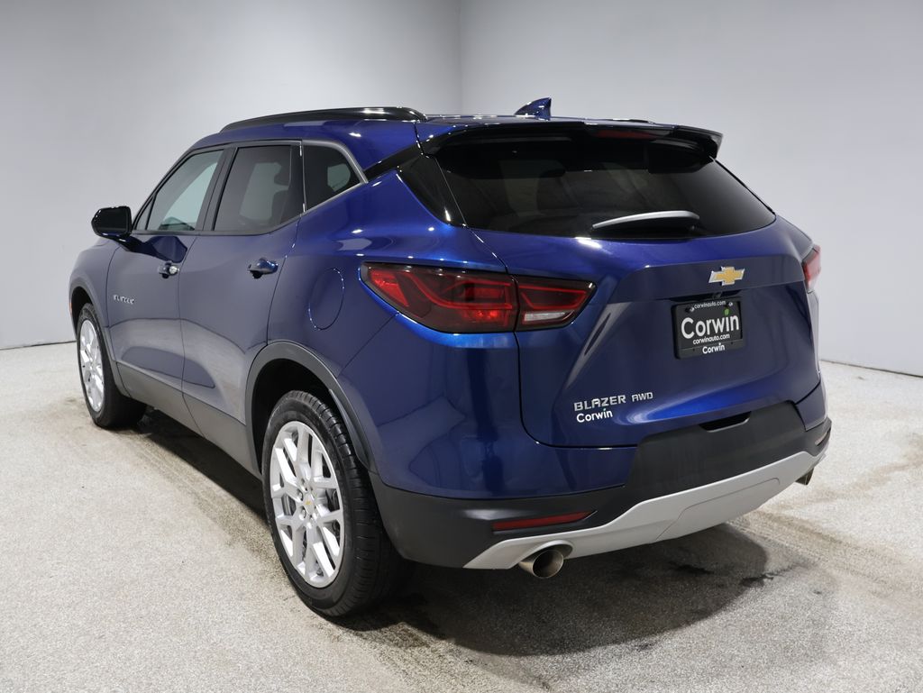 View vehicle photo 6