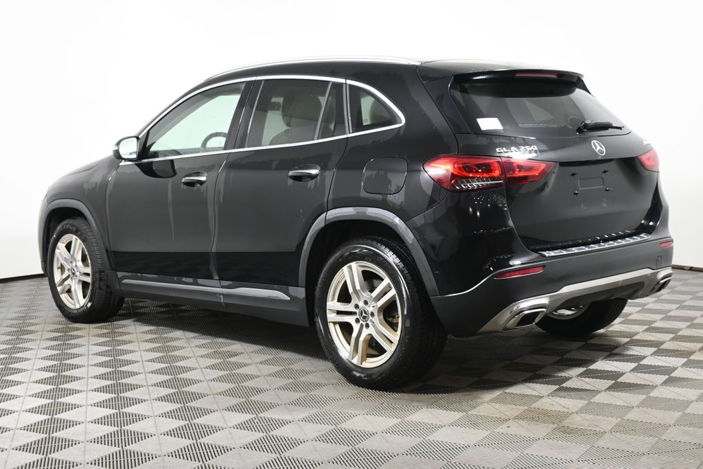 2021 Mercedes-Benz GLA 250 4MATIC 8