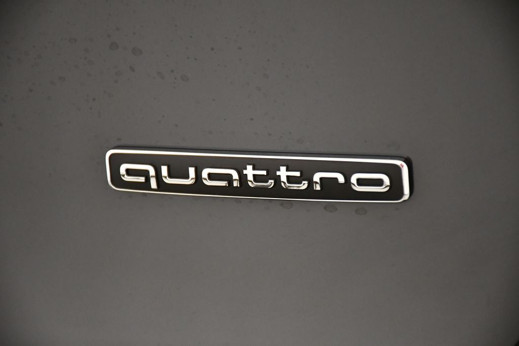 Thumbnail: 2025 Audi Q6 e-tron - 10