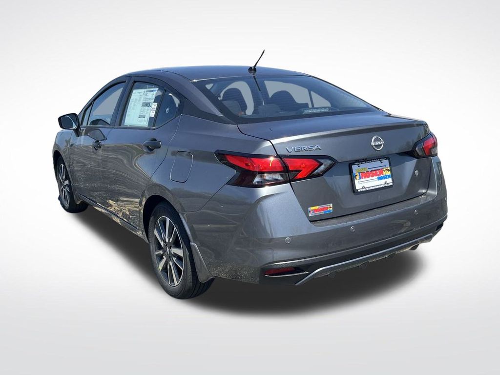 2025 Nissan Versa 1.6 S photo