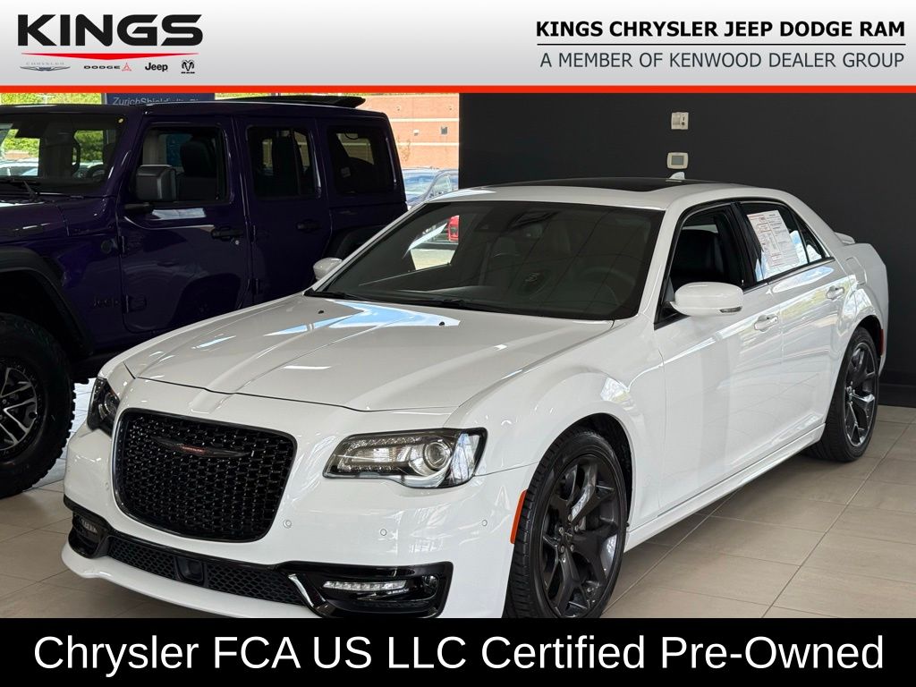 Bright White Clearcoat 2023 Chrysler 300 Sedan Rear-Wheel Drive 8-Speed Automatic