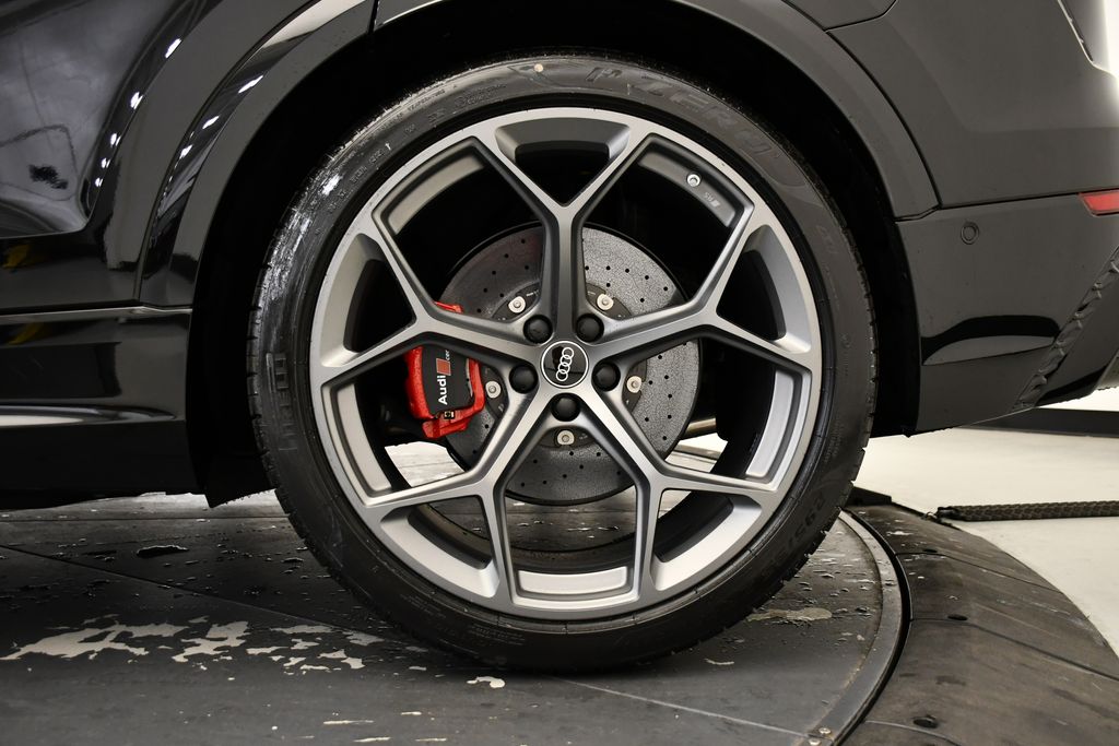 Thumbnail: 2026 Audi RS Q8 - 13