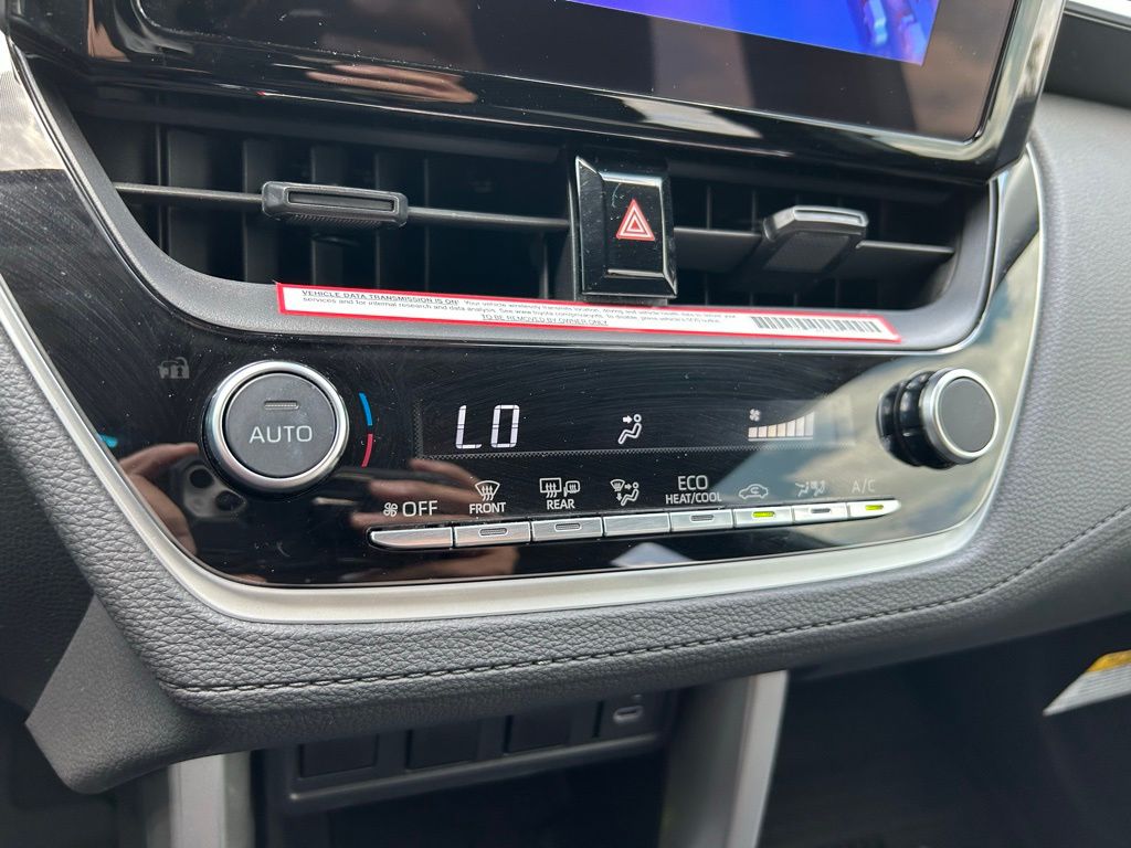 2024 Toyota Corolla Cross LE 26