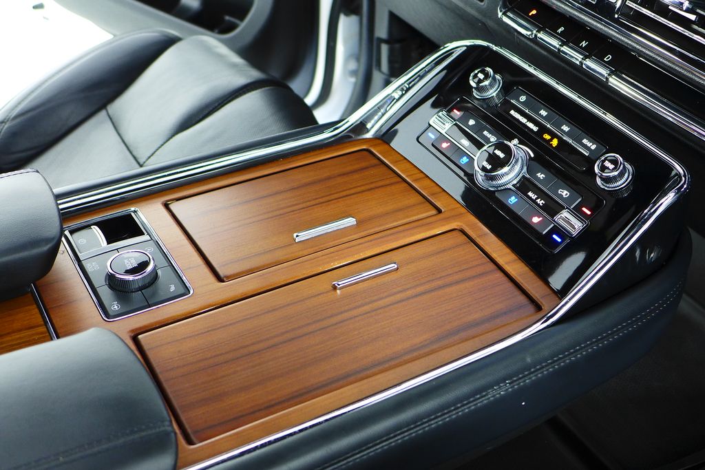 Thumbnail: 2019 Lincoln Navigator - 15