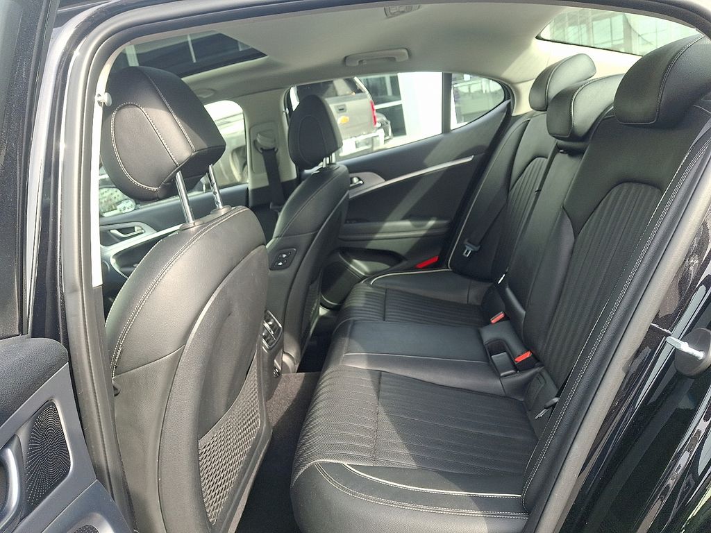 Thumbnail: 2021 Genesis G70 - 10