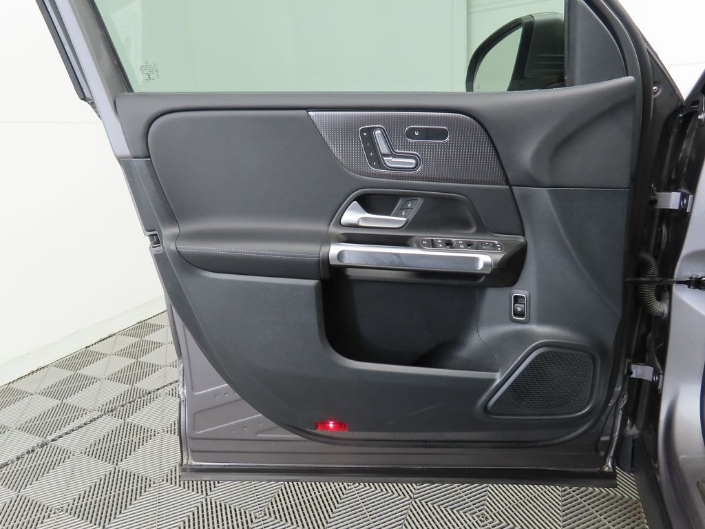 Thumbnail: 2022 Mercedes-Benz GLB - 22