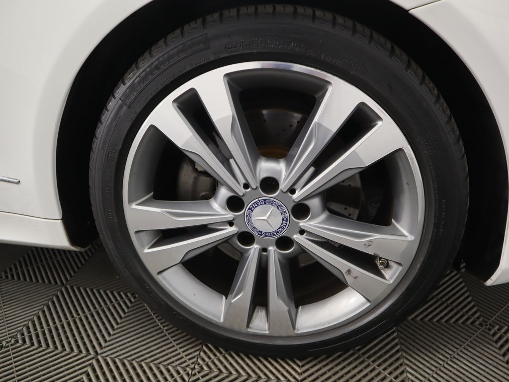 Thumbnail: 2014 Mercedes-Benz E-Class - 32