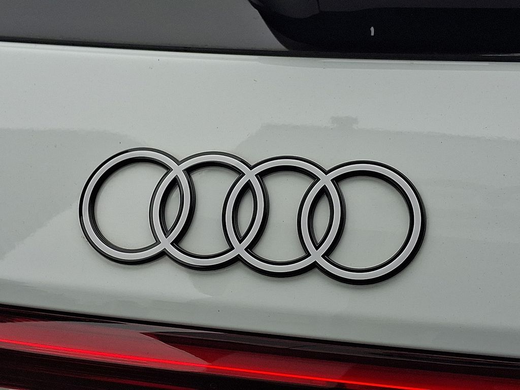 Thumbnail: 2025 Audi Q6 e-tron - 30