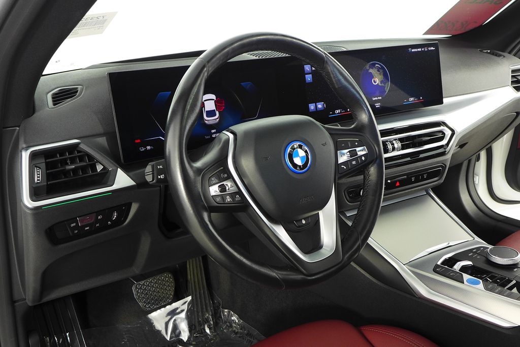 Thumbnail: 2023 BMW i4 - 31