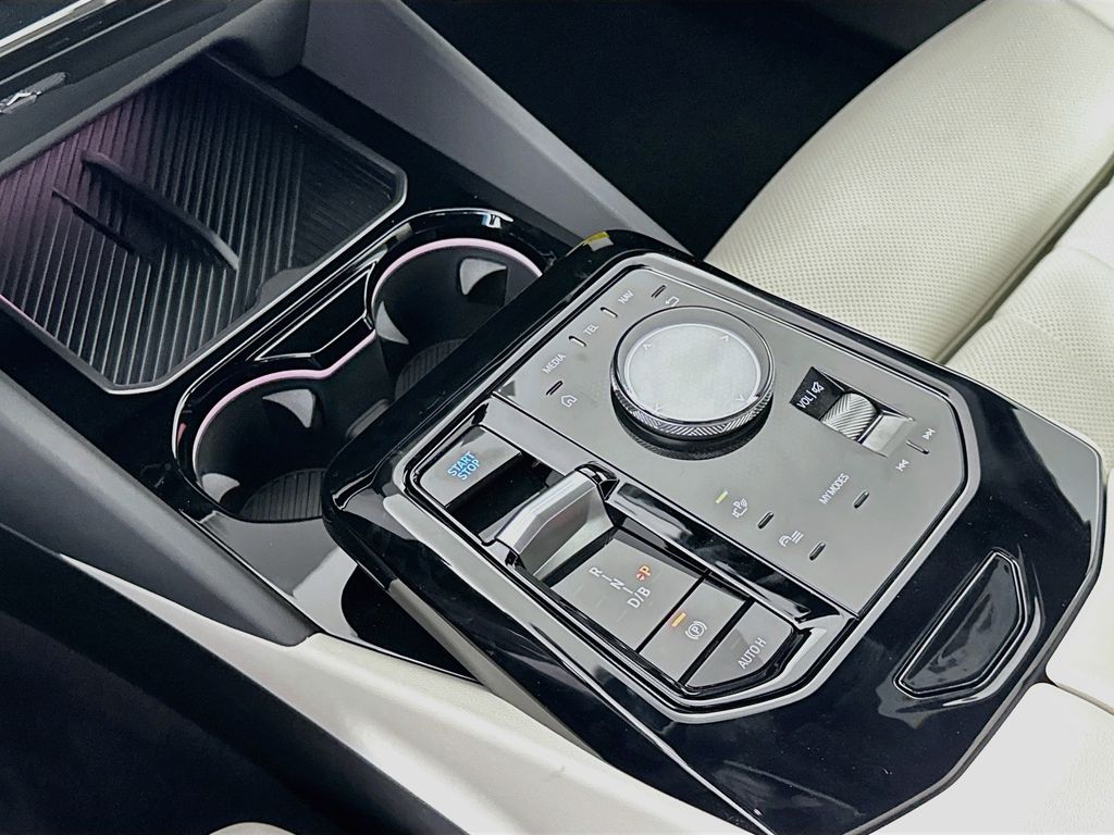 Thumbnail: 2026 BMW i5 - 15