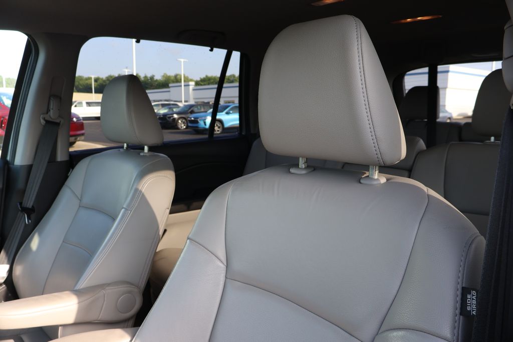 Thumbnail: 2019 Honda Pilot - 14