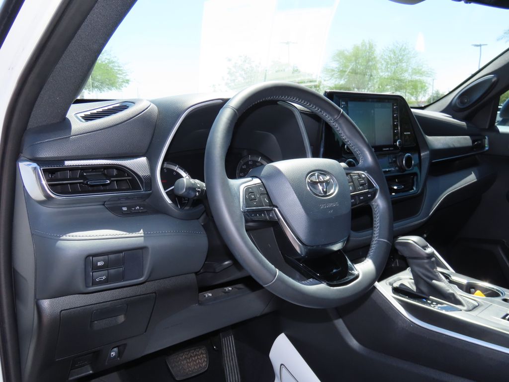 2021 Toyota Highlander XSE 9
