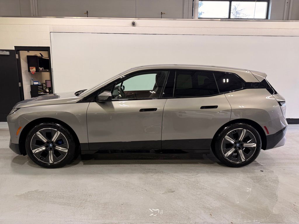 Thumbnail: 2023 BMW iX - 2
