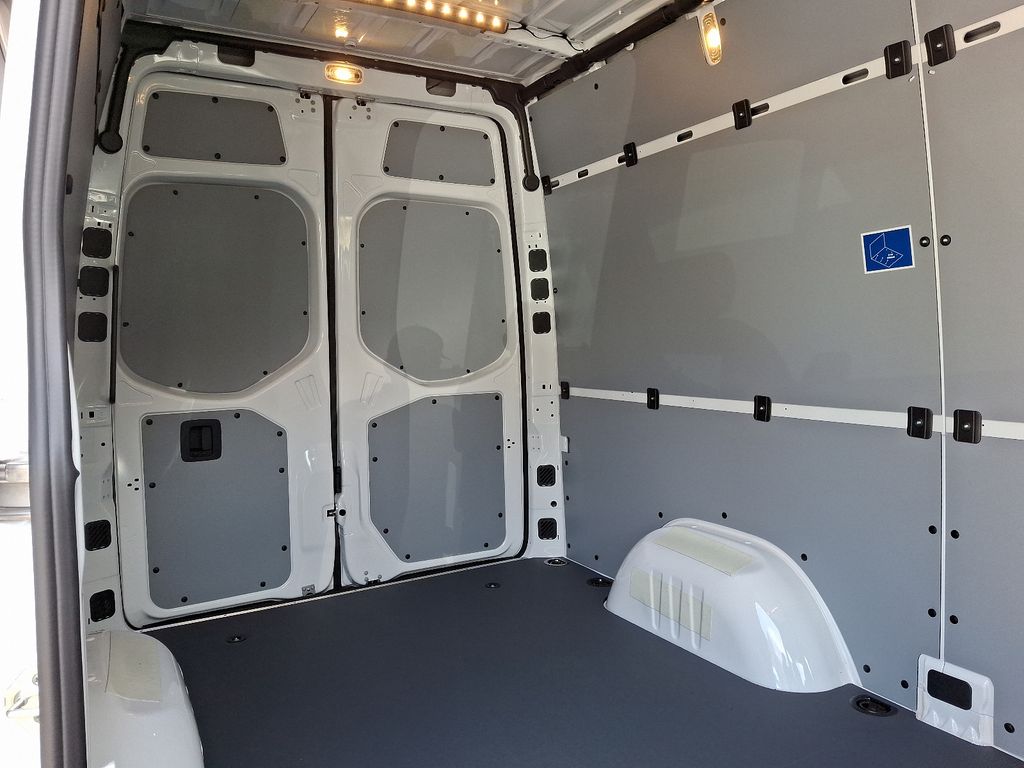 2025 Mercedes-Benz Sprinter 2500 7