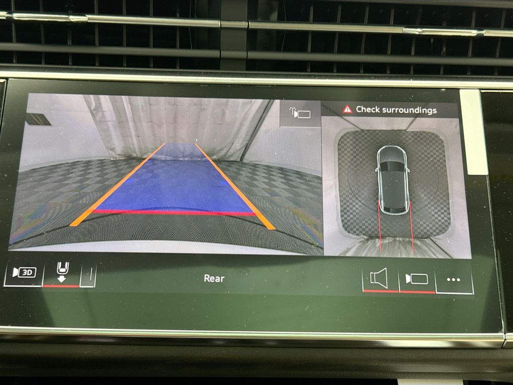 Thumbnail: 2026 Audi Q8 - 16