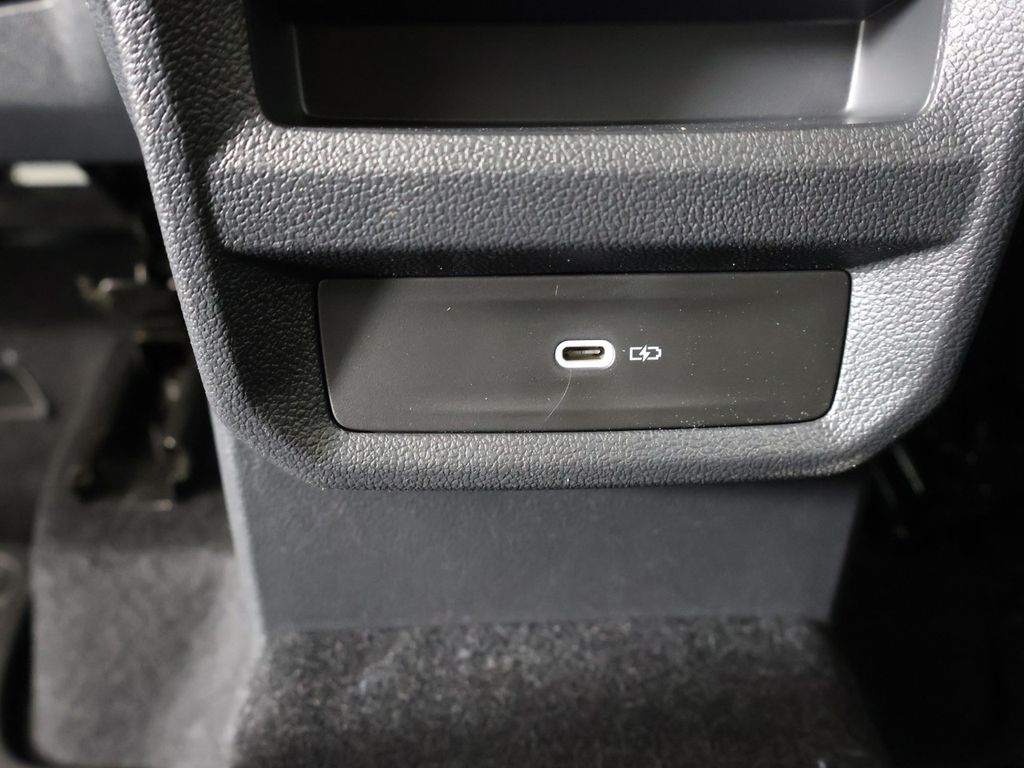 2025 Volkswagen Taos SEL - Photo 11