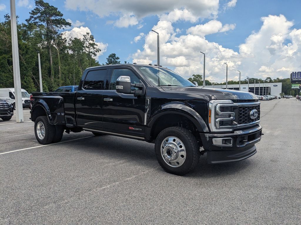2025 Ford F-450 Super Duty Platinum