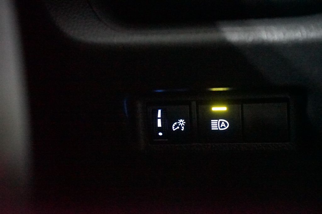 Thumbnail: 2021 Toyota RAV4 - 23