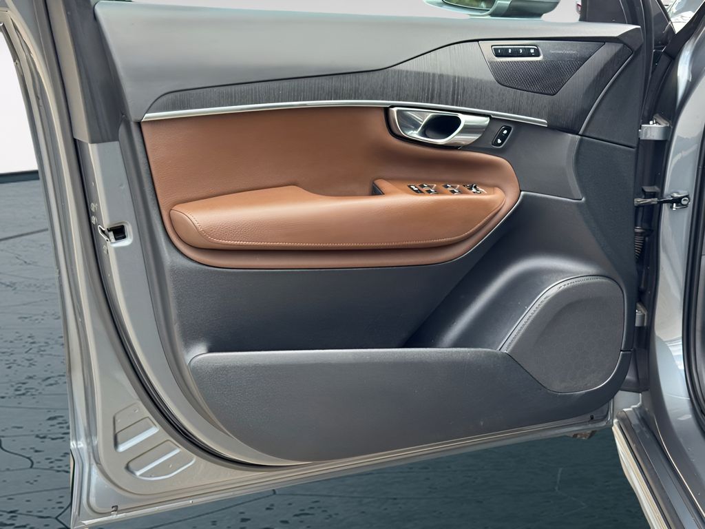 Used Car 2020 Volvo Xc90  T6 Momentum For Sale Under $30,000 In Austin, Texas