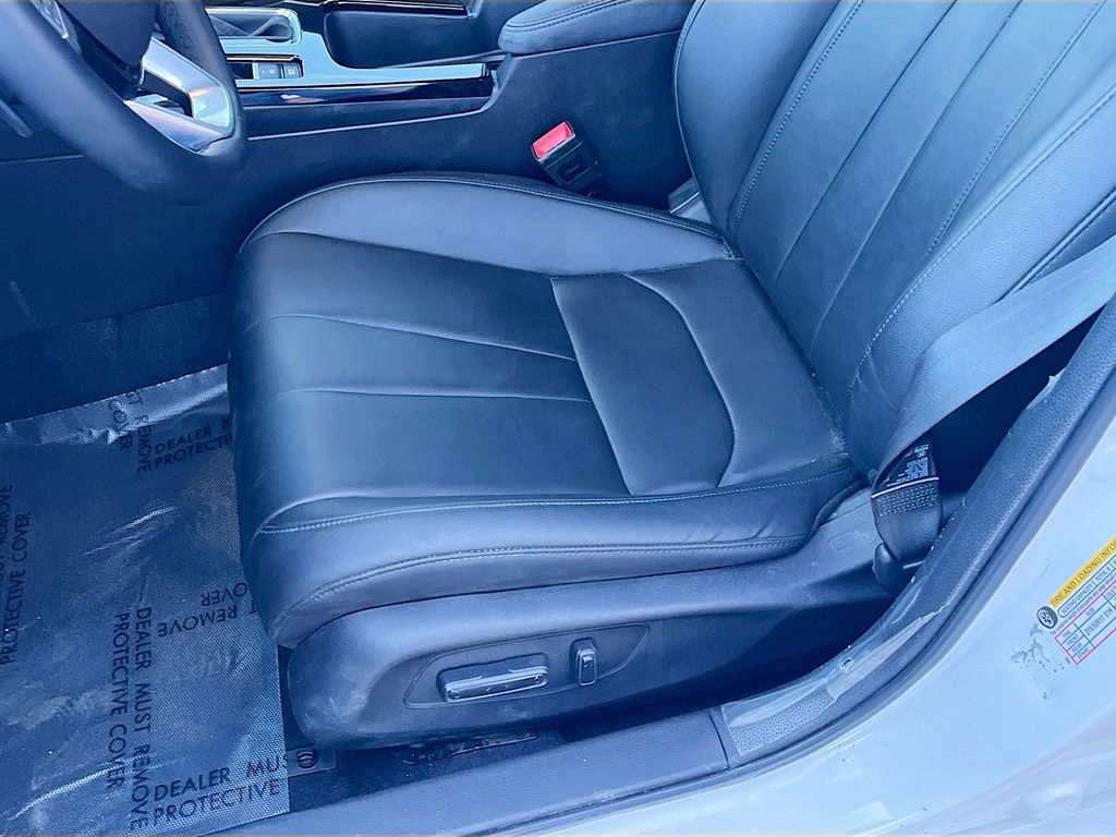 Used 2025 White Acura Base image 19