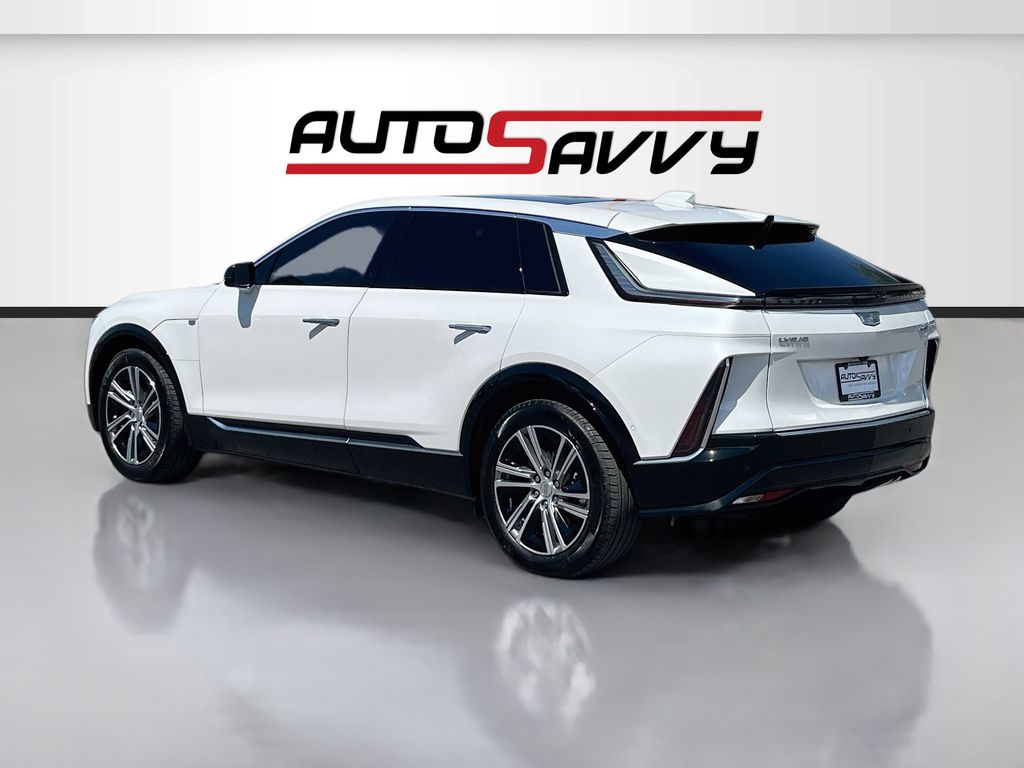Used 2025 White Cadillac Luxury image 5