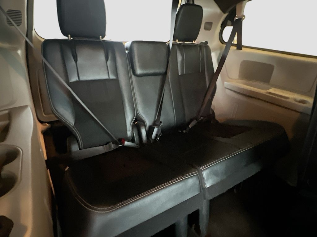 Used 2019 Gray Dodge SXT image 26