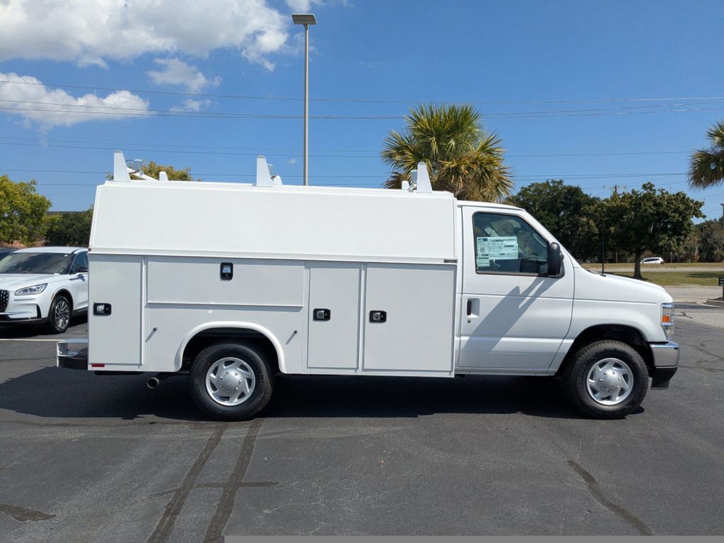 2026 Ford E-350 Cutaway 
