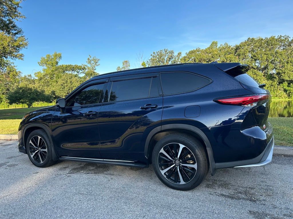 Thumbnail: 2021 Toyota Highlander - 3