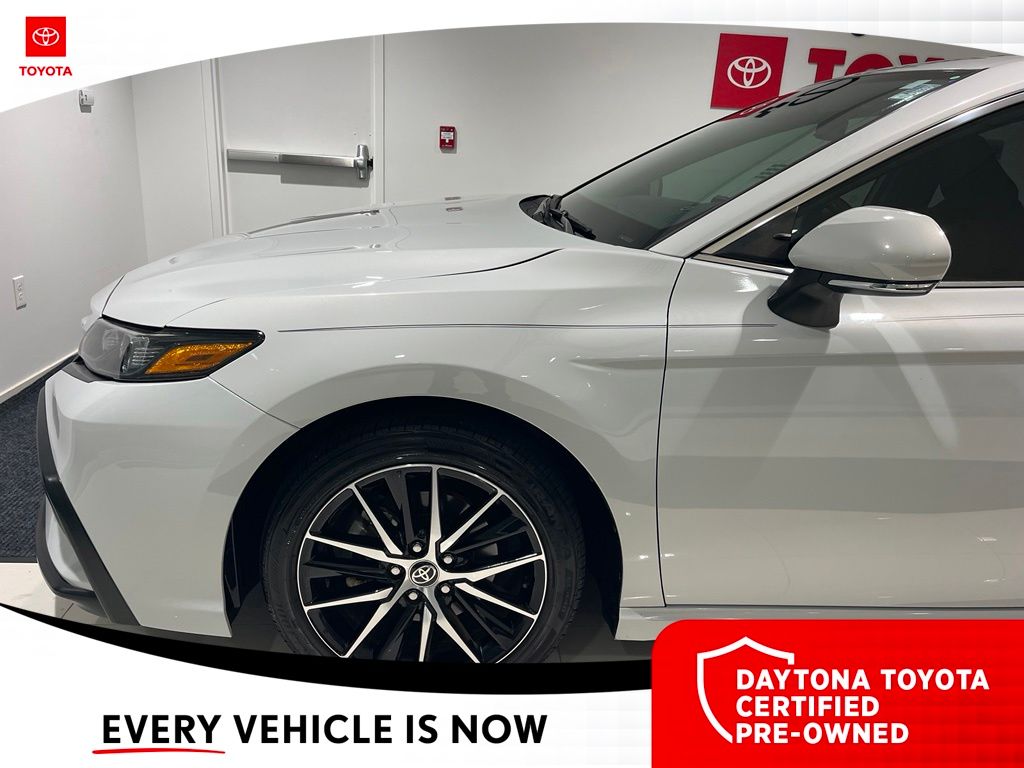 2024 Toyota Camry SE - Photo 17