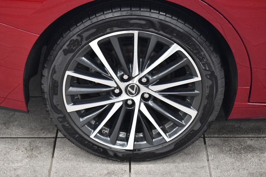 Thumbnail: 2022 Lexus ES - 10