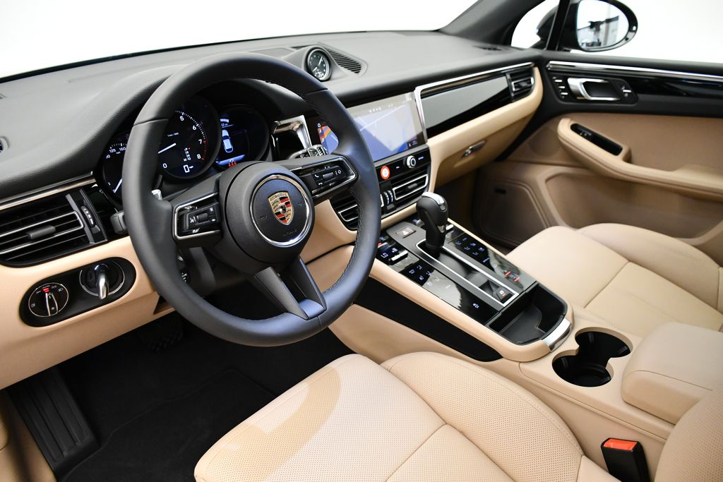 Thumbnail: 2025 Porsche Macan - 4