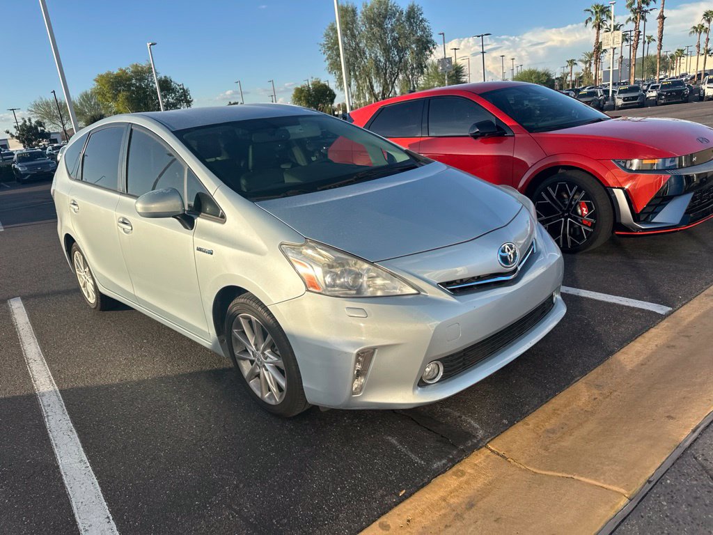 Thumbnail: 2012 Toyota Prius v - 3