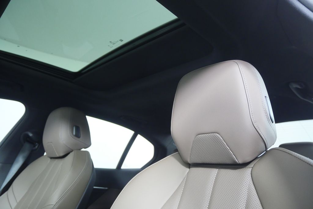 Thumbnail: 2026 BMW i5 - 12