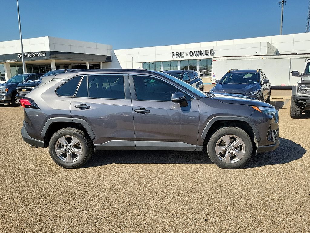 2022 Toyota RAV4 XLE - 11