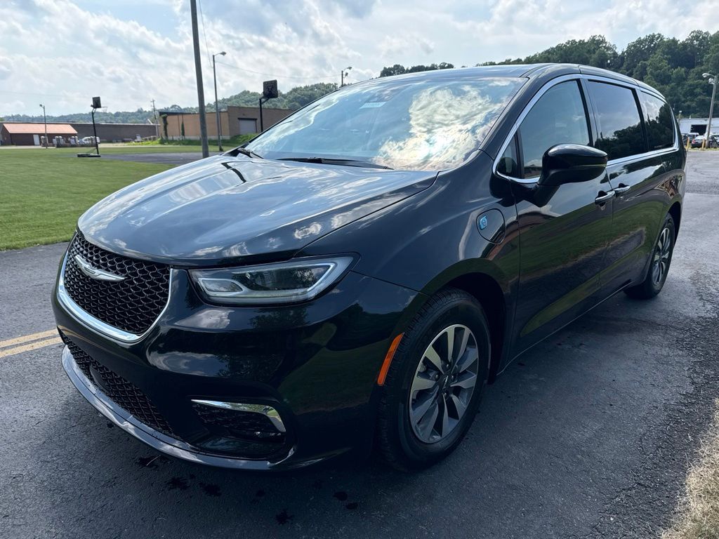 View vehicle photo 3