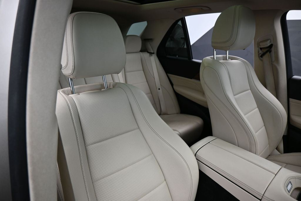 Used 2022 Gold Mercedes-Benz GLE 350 image 45