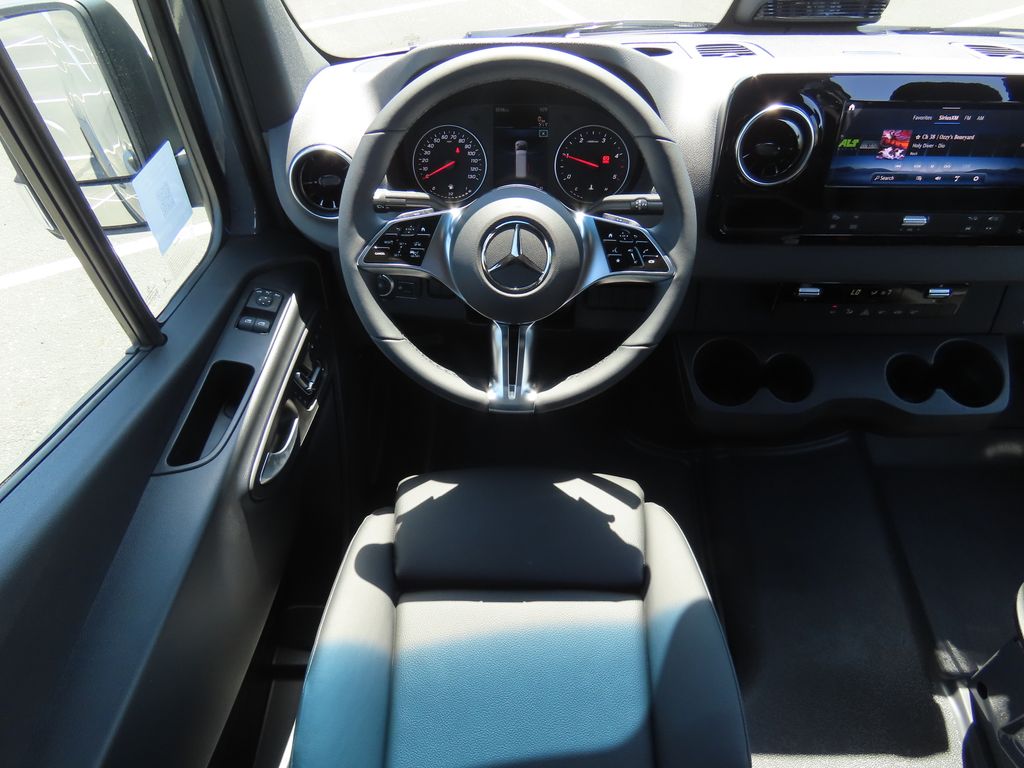 Thumbnail: 2025 Mercedes-Benz Sprinter - 10