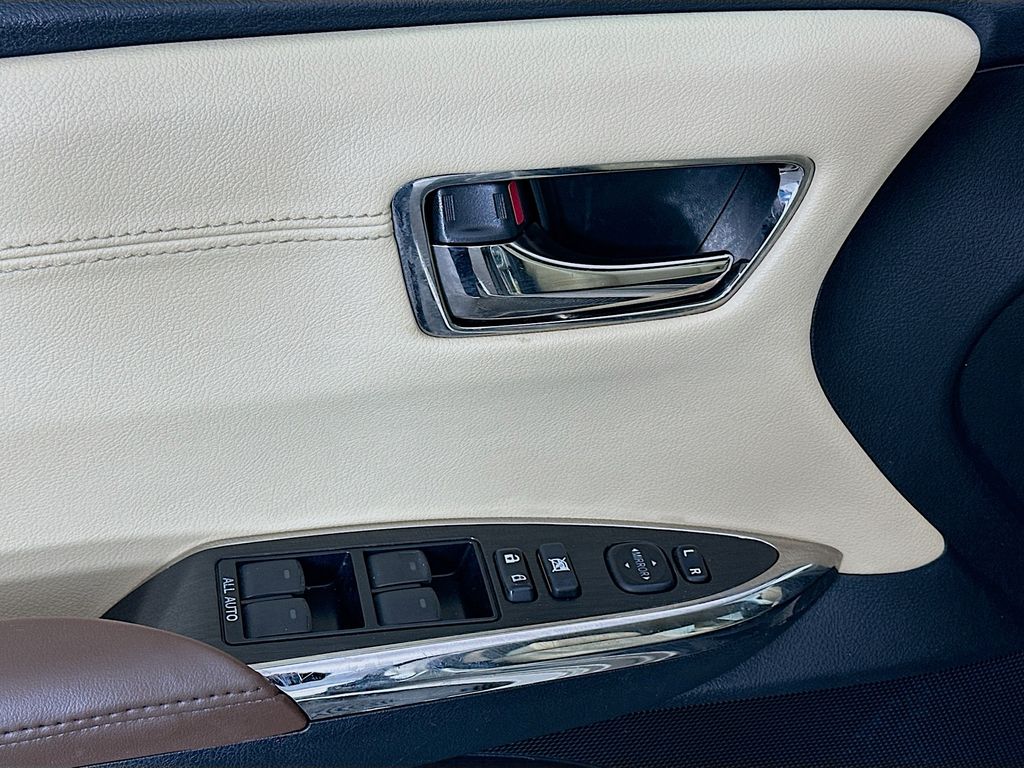 Thumbnail: 2015 Toyota Avalon - 17