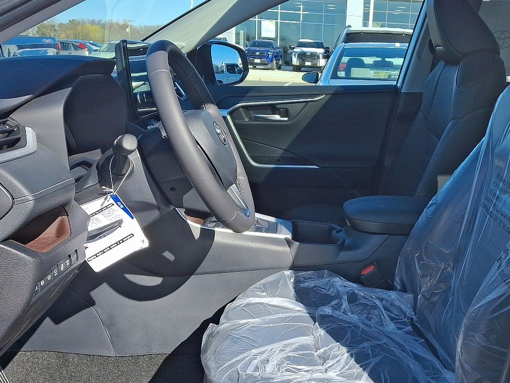 Thumbnail: 2025 Toyota RAV4 - 7