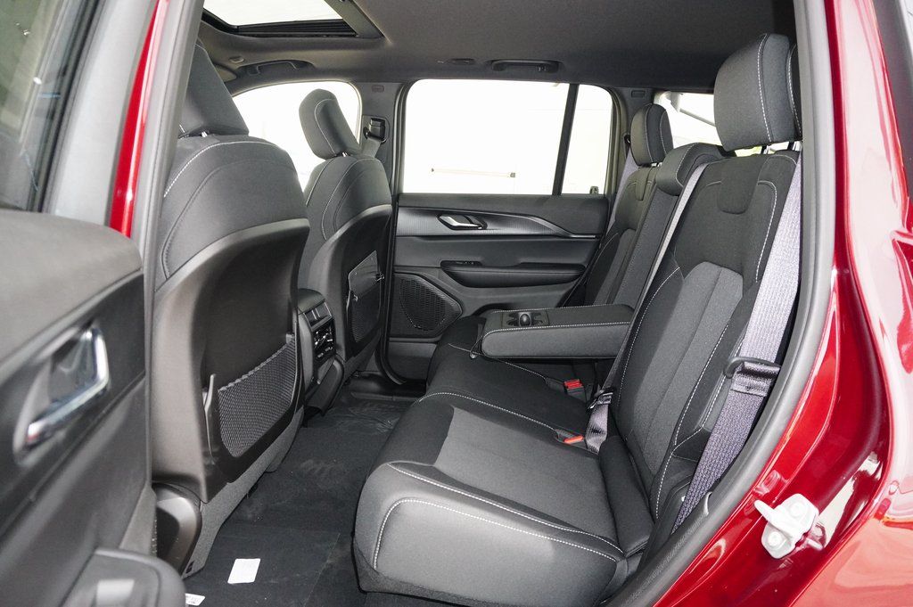 New Car 2025 Jeep Grand Cherokee  Laredo X For Sale Under $40,000 In Weatherford, Texas