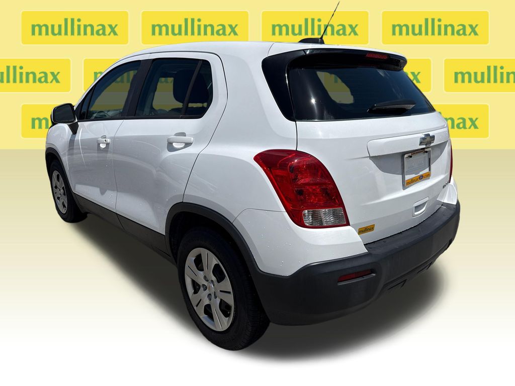 Used 2016 White Chevrolet LS image 8