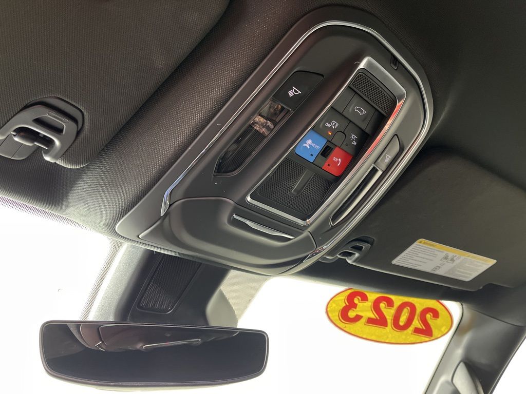 Thumbnail: 2023 Jeep Wagoneer - 25