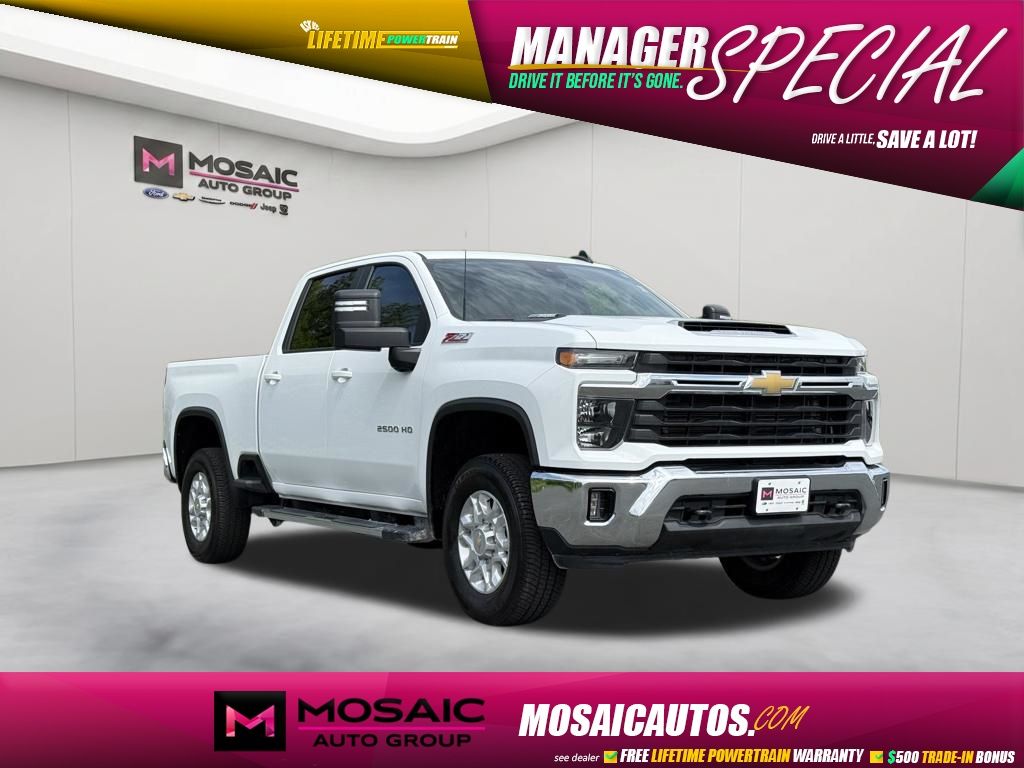 Summit White 2026 Chevrolet Silverado 2500HD Pickup Truck Four-Wheel Drive Automatic