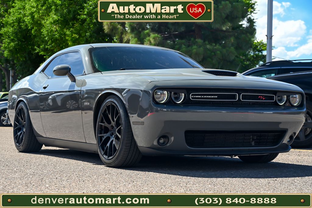 Destroyer Gray Clearcoat 2017 Dodge Challenger Coupe Rear-Wheel Drive 6-Speed Manual